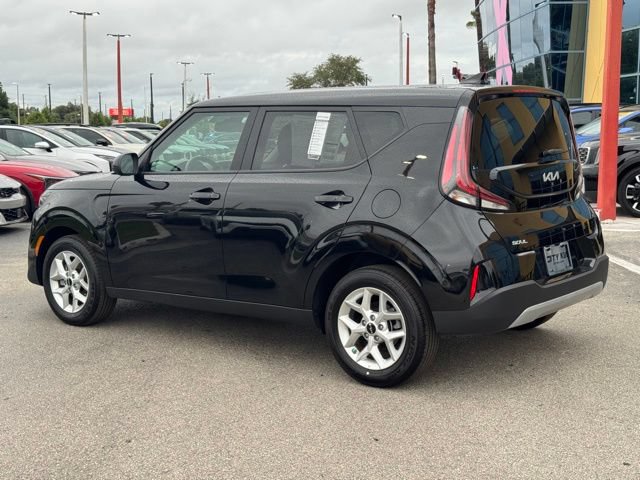 Certified 2025 Kia Soul LX w/ LX Technology Package FWD image 5