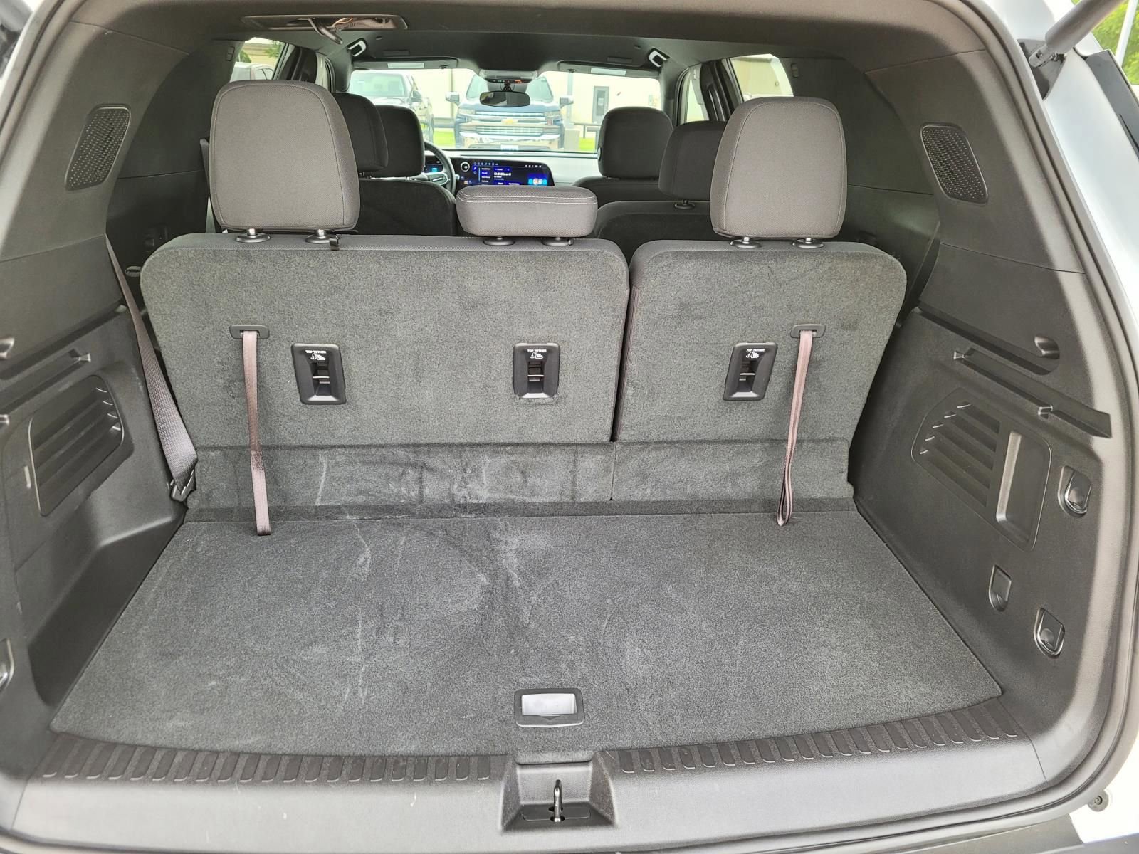 Used 2025 Chevrolet Traverse LT w/ Driver Confidence Package image 14