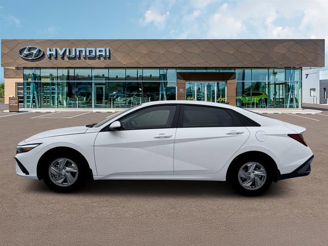 New 2026 Hyundai Elantra SE image 3
