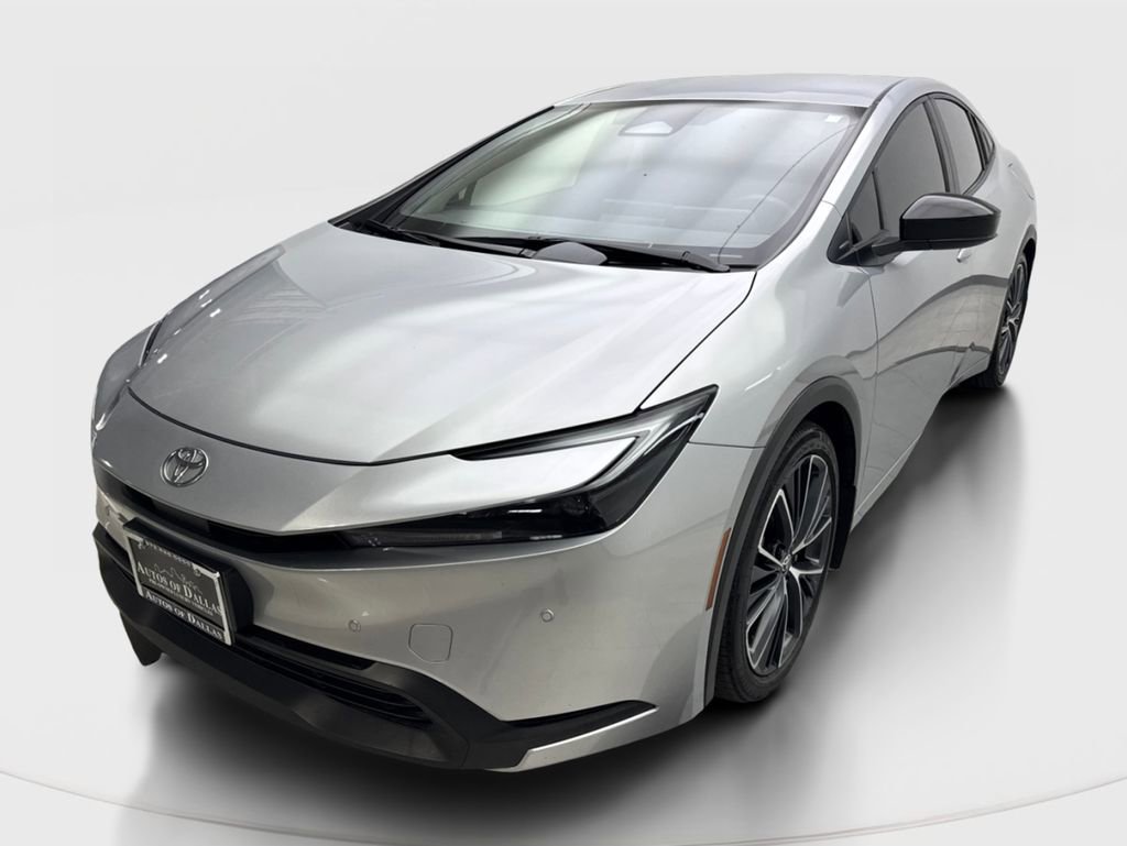 Used 2024 Toyota Prius LE image 2