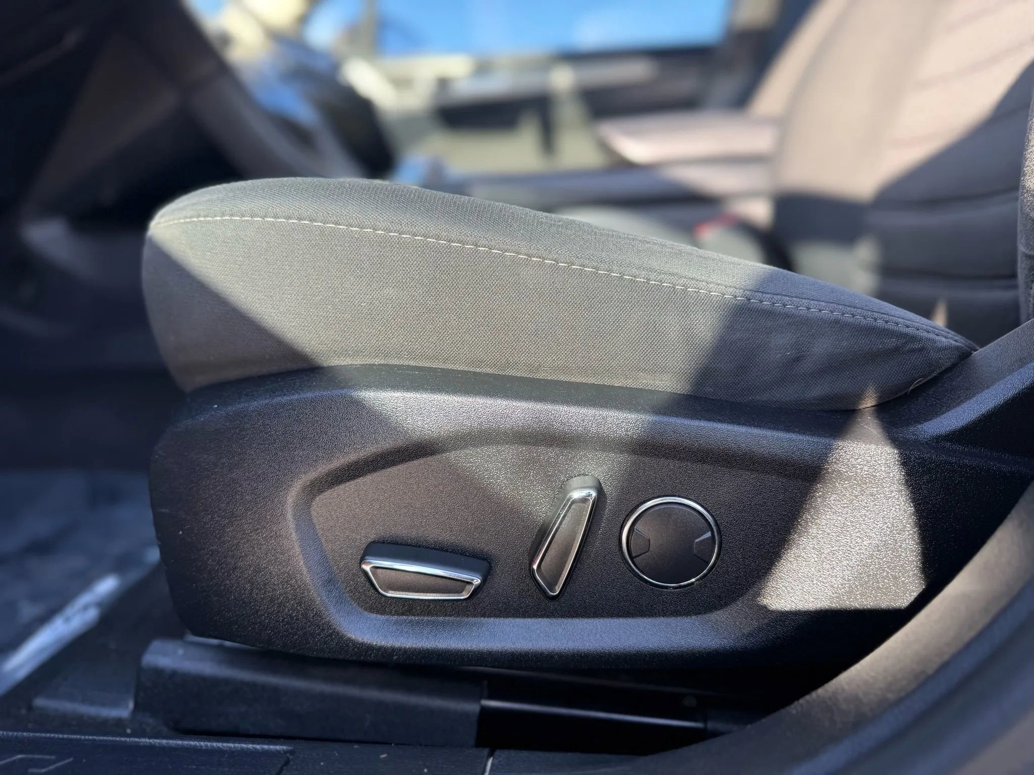 Used 2019 Ford Fusion SE FWD image 39