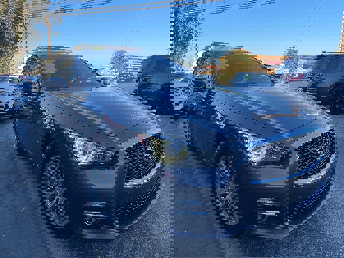 Used 2017 INFINITI Q50 Premium w/ 2.0T Premium Plus Package image 3