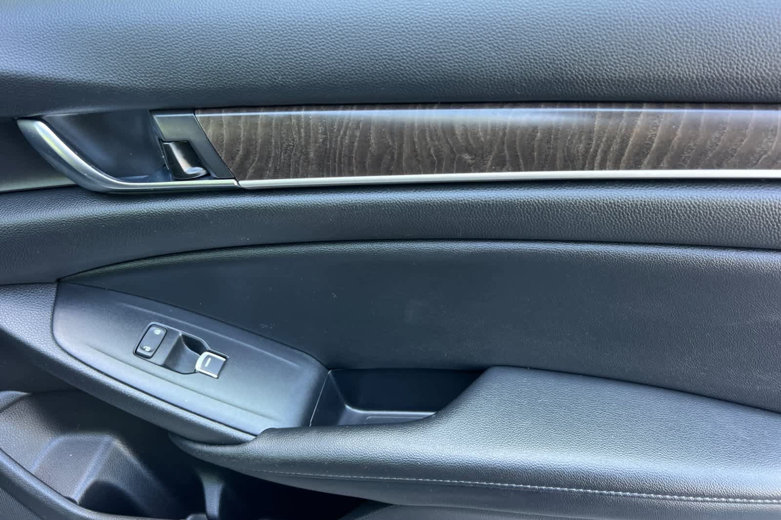 Used 2021 Honda Accord EX image 18