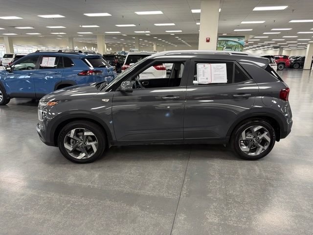 Used 2025 Hyundai Venue SEL FWD image 4