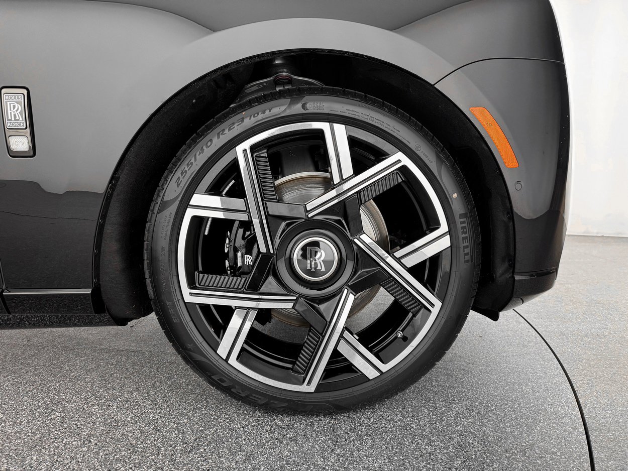 New 2026 Rolls-Royce Cullinan Black Badge image 43