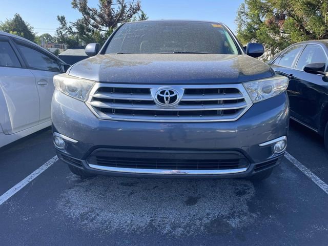 Used 2012 Toyota Highlander SE w/ Tow Pkg FWD image 2