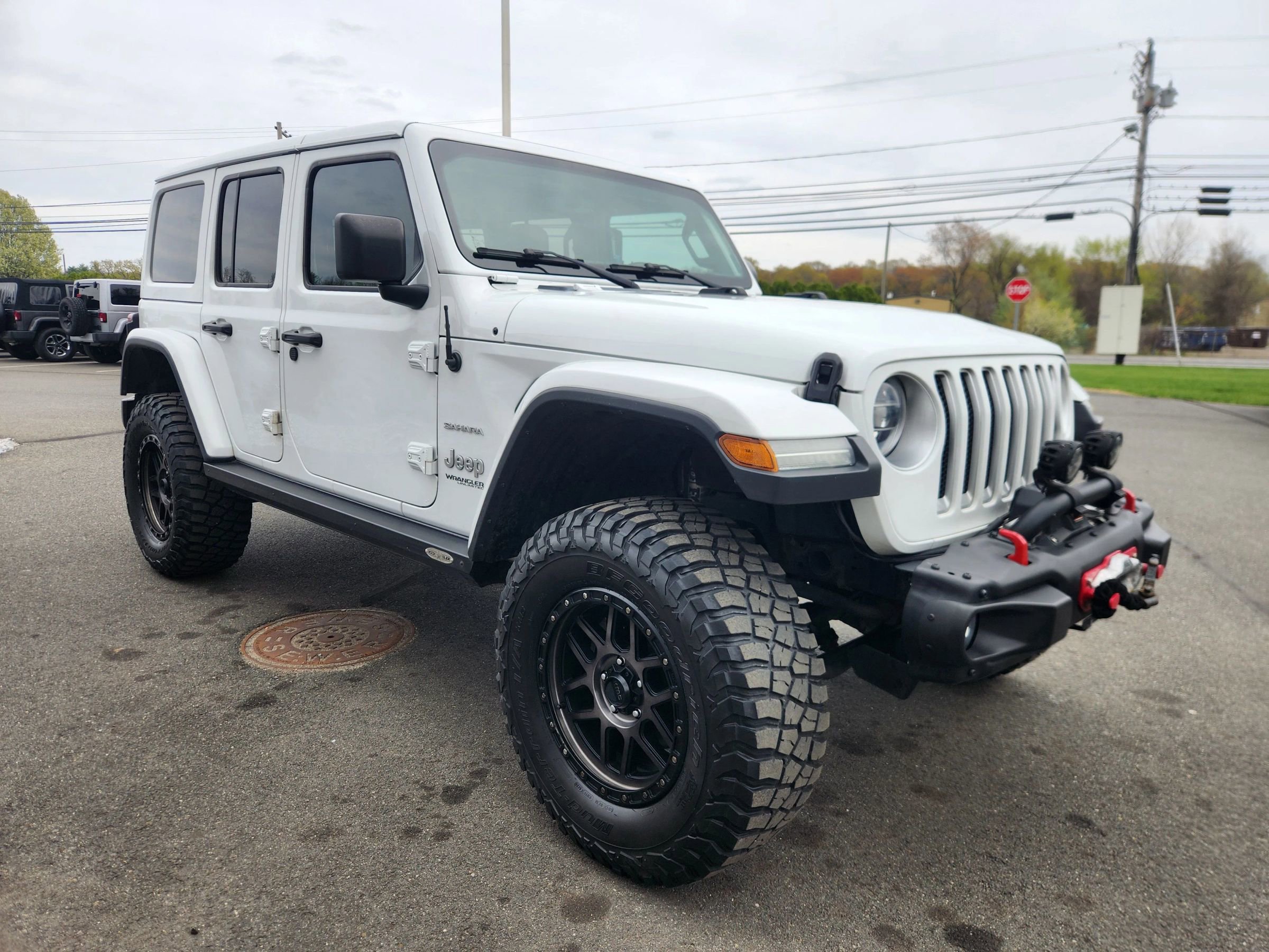 Used 2018 Jeep Wrangler Unlimited Sahara w/ Dual Top Group AWD/4WD image 22