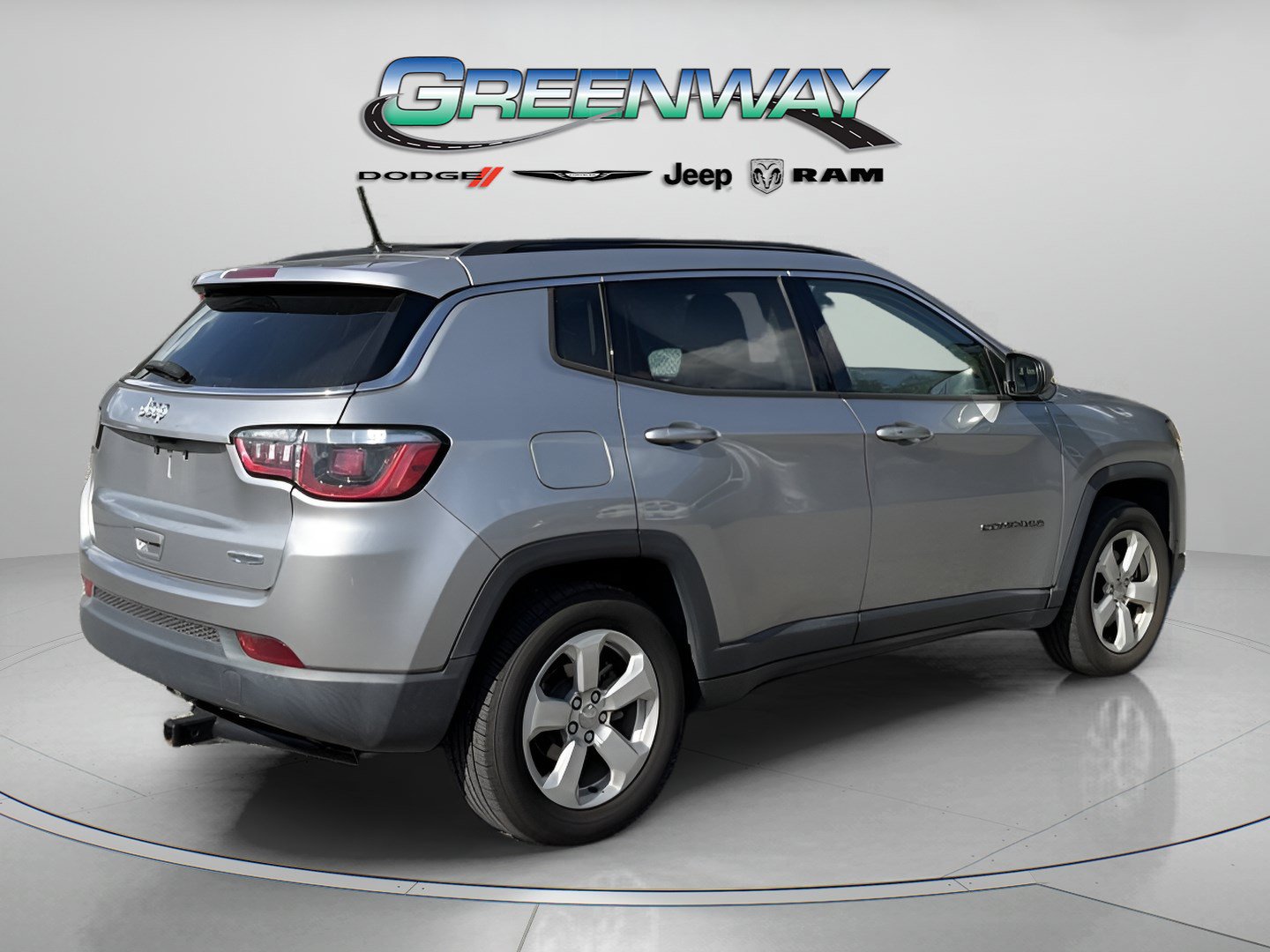 Used 2018 Jeep Compass Latitude FWD image 4