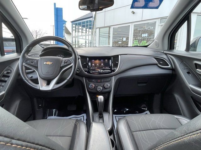 Certified 2022 Chevrolet Trax LT w/ LT Convenience Package image 3
