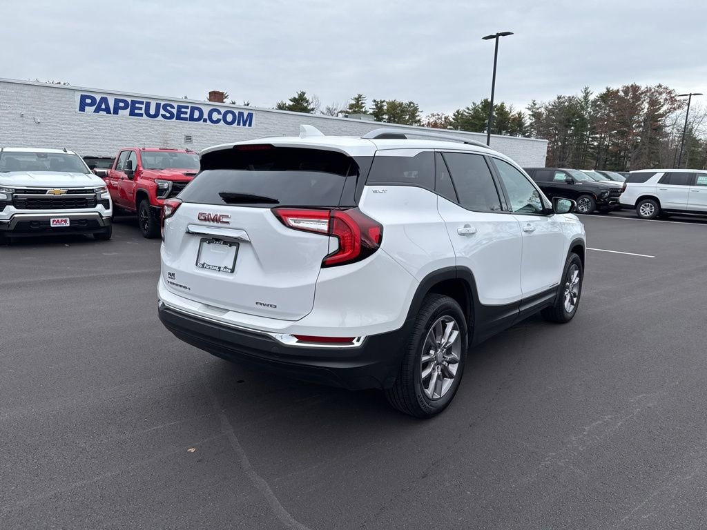 Used 2024 GMC Terrain SLT image 3