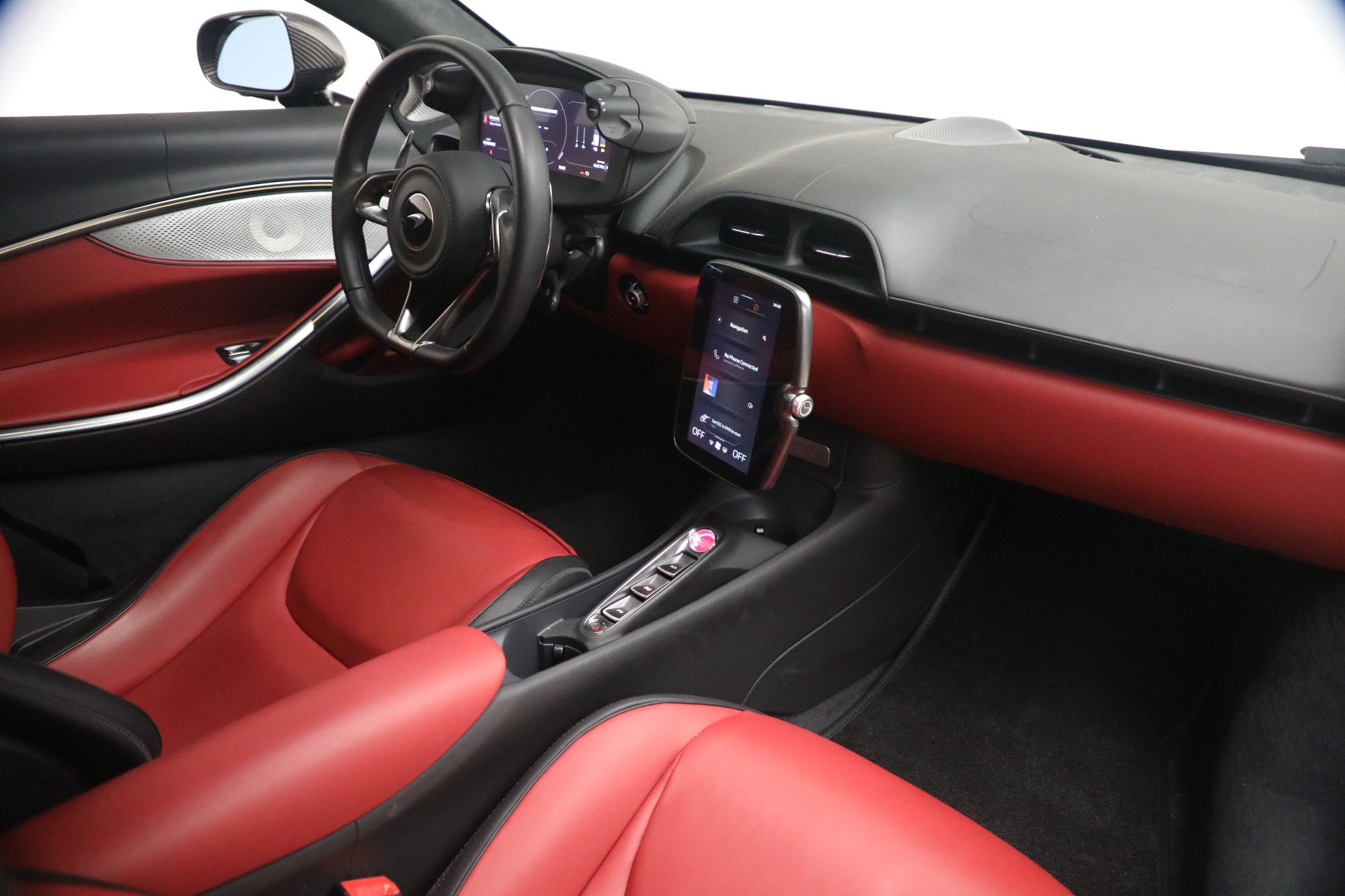 Used 2024 McLaren Artura RWD image 26