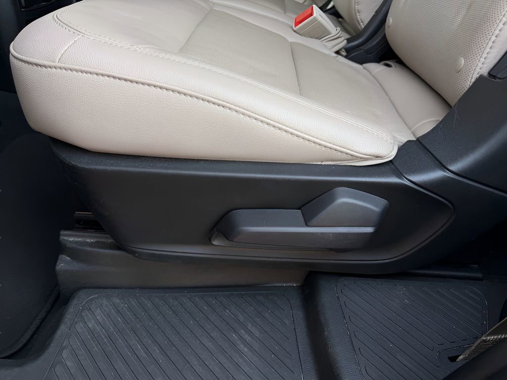 Used 2023 Ford Explorer Limited image 32