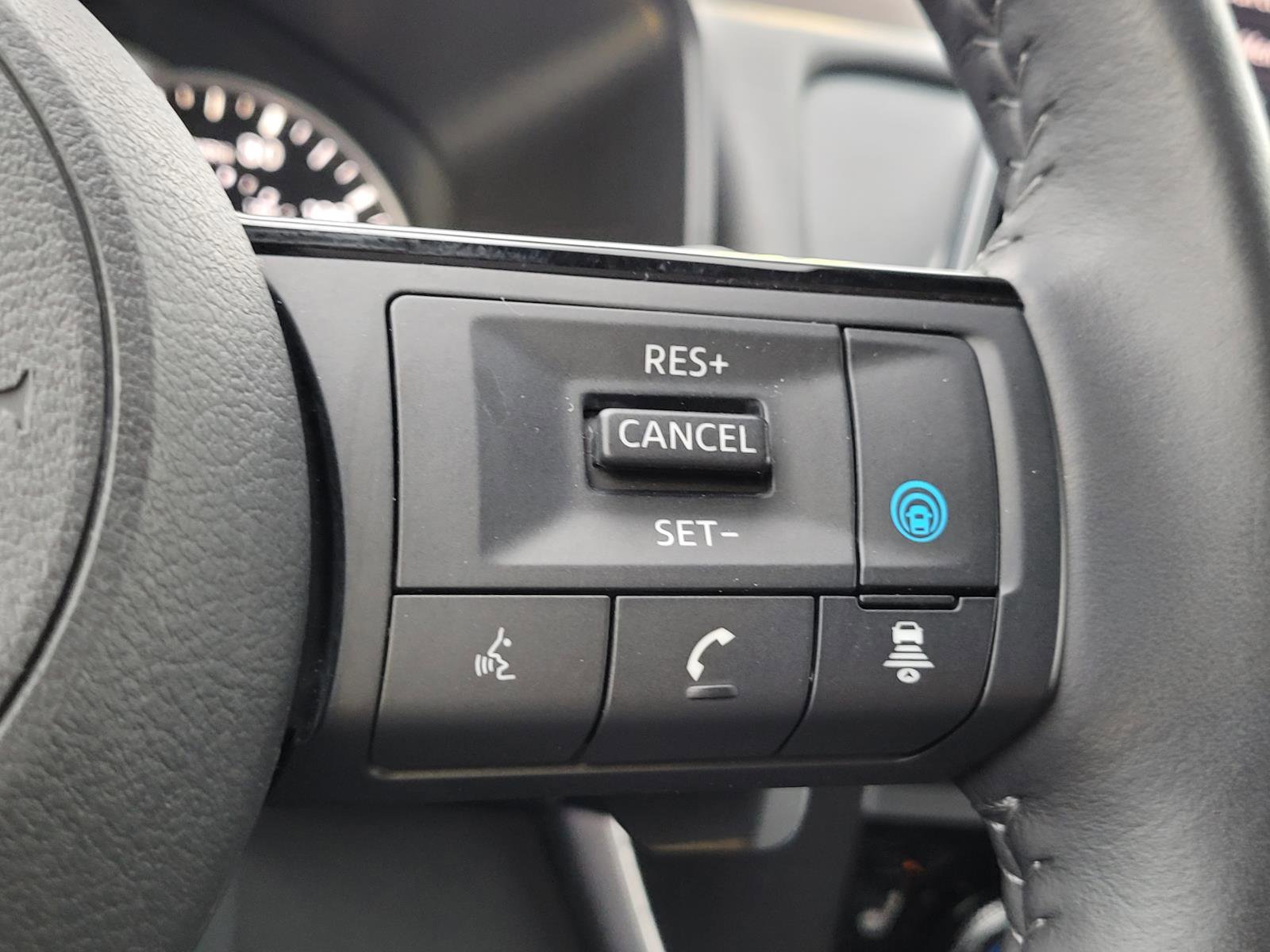 Used 2023 Nissan Rogue SV w/ SV Premium B Package FWD image 9