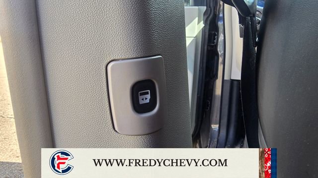 Used 2014 Chrysler Town & Country Touring-L FWD image 22