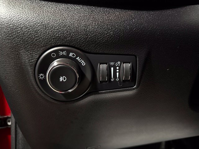 Used 2023 Jeep Compass Trailhawk w/ Trailhawk Convenience Group AWD/4WD image 7