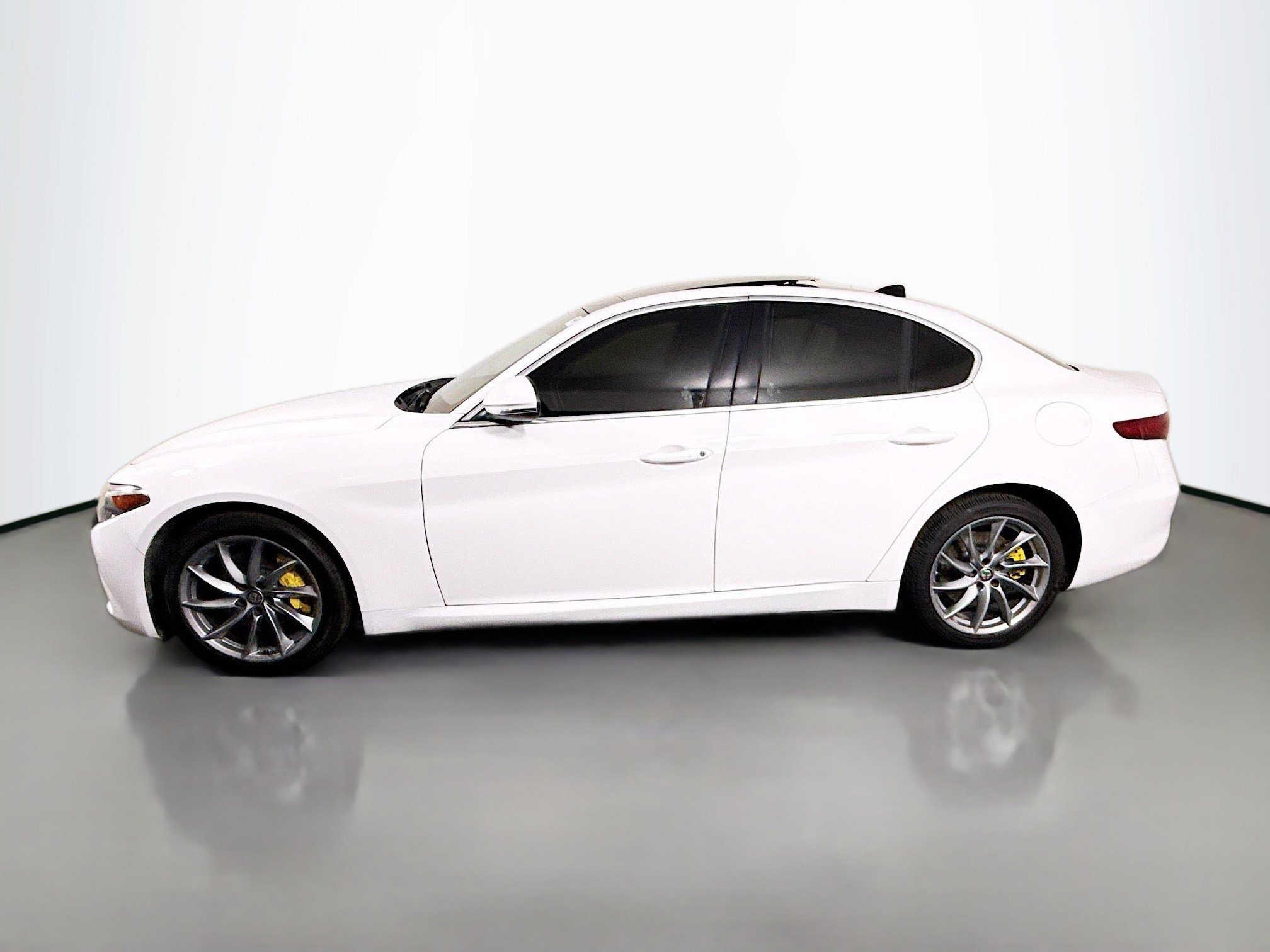 Used 2017 Alfa Romeo Giulia Base image 6
