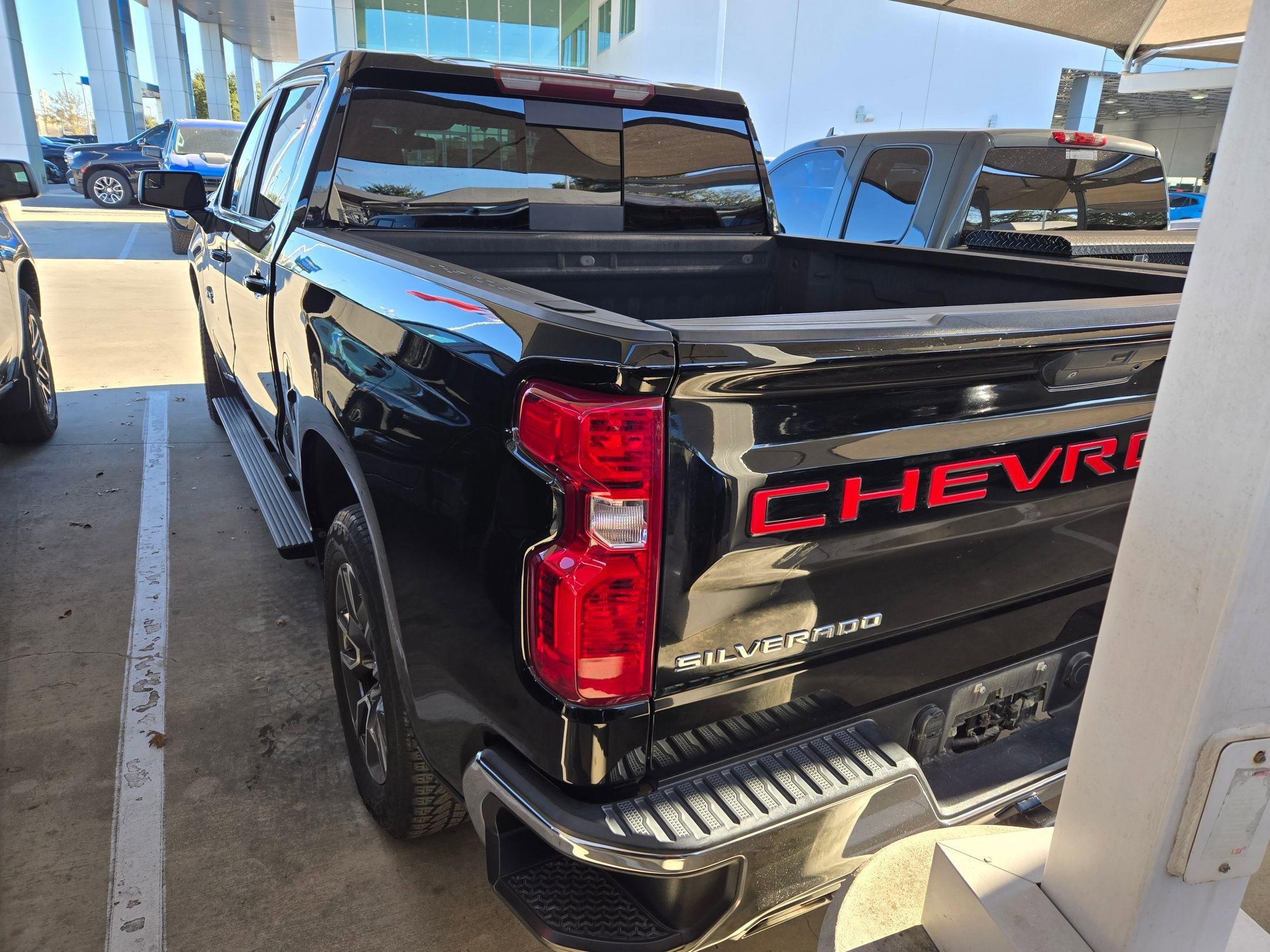 Used 2021 Chevrolet Silverado 1500 LT w/ Texas Edition Plus image 5
