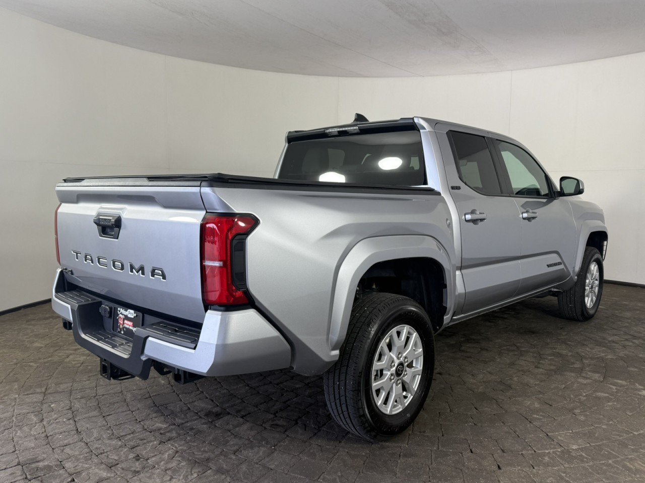Used 2026 Toyota Tacoma SR5 AWD/4WD image 9