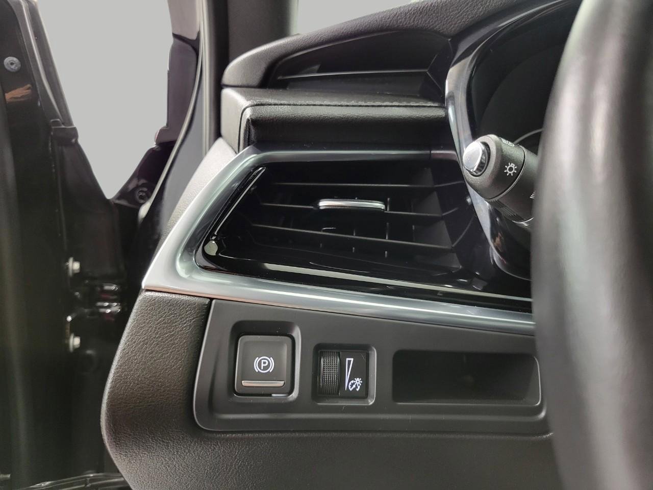 Certified 2025 Cadillac XT6 Premium Luxury image 11