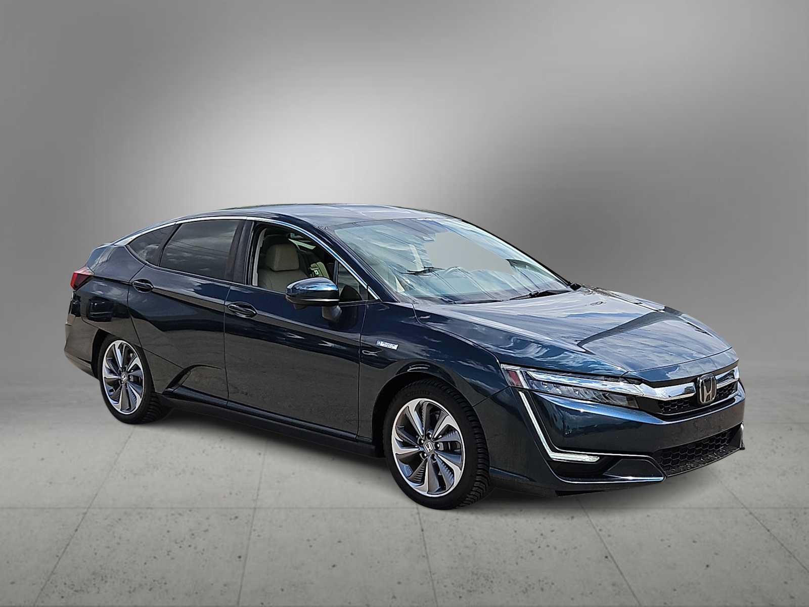 Used 2018 Honda Clarity Touring image 2