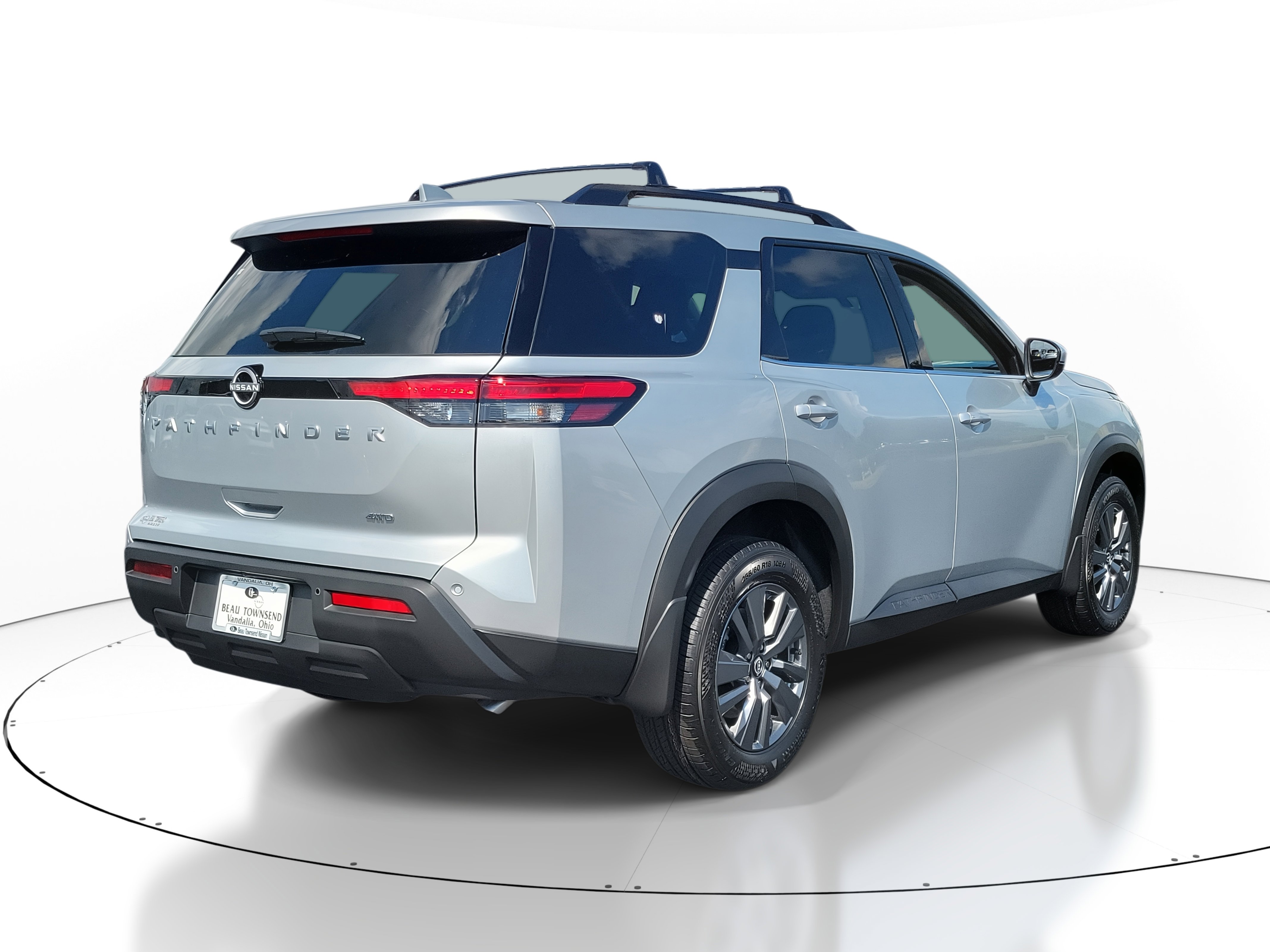 Used 2025 Nissan Pathfinder SV image 4