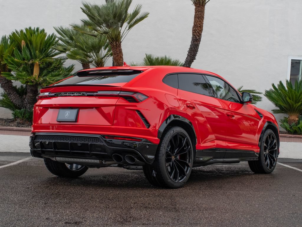 Used 2022 Lamborghini Urus AWD/4WD image 3