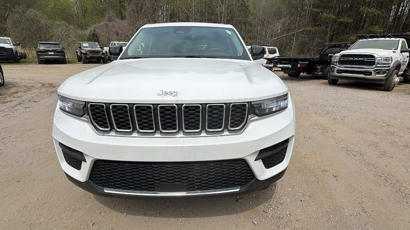 Used 2023 Jeep Grand Cherokee Laredo w/ Trailer Tow Prep Group (B) image 3