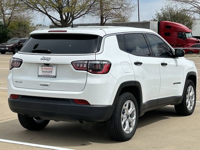Used 2025 Jeep Compass Sport image 4