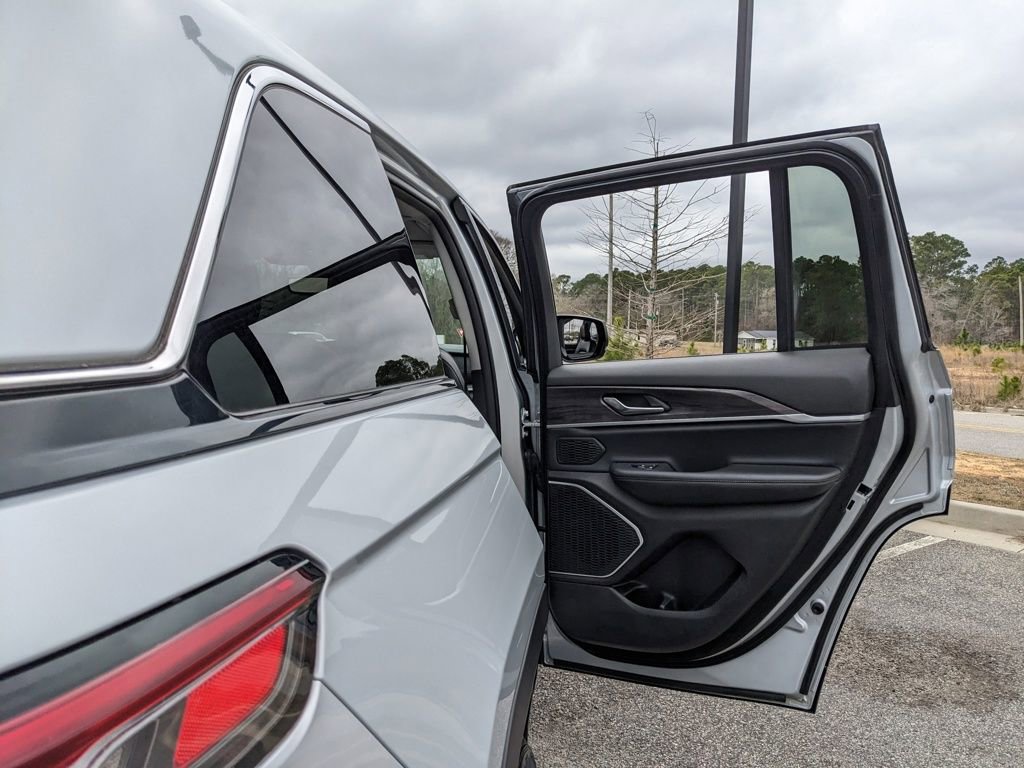 Used 2022 Jeep Grand Cherokee Limited image 58