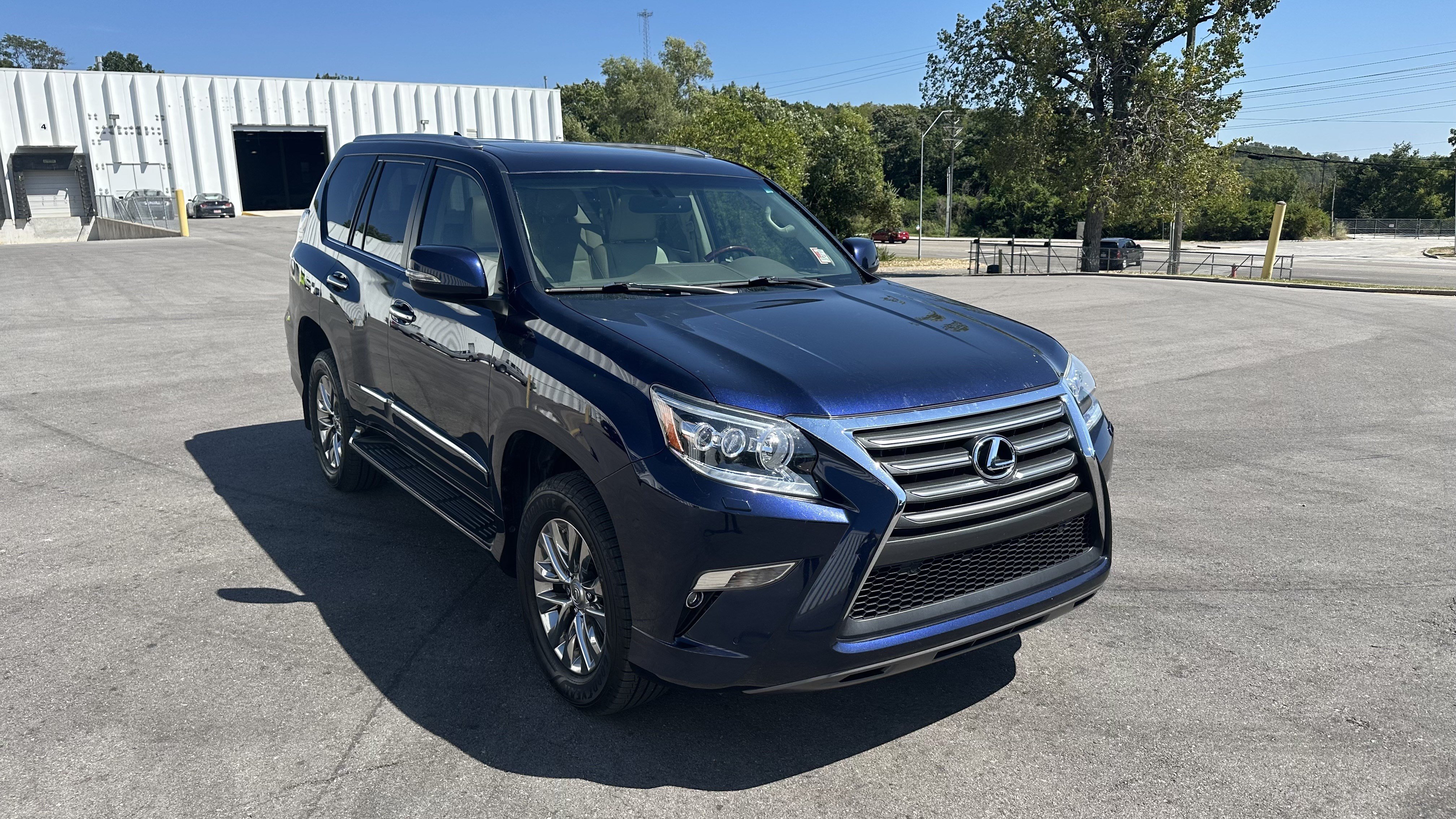 Used 2017 Lexus GX 460 Premium w/ Premium Package AWD/4WD image 2