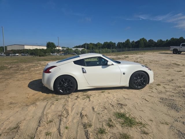 Used 2020 Nissan 370Z Coupe RWD image 10