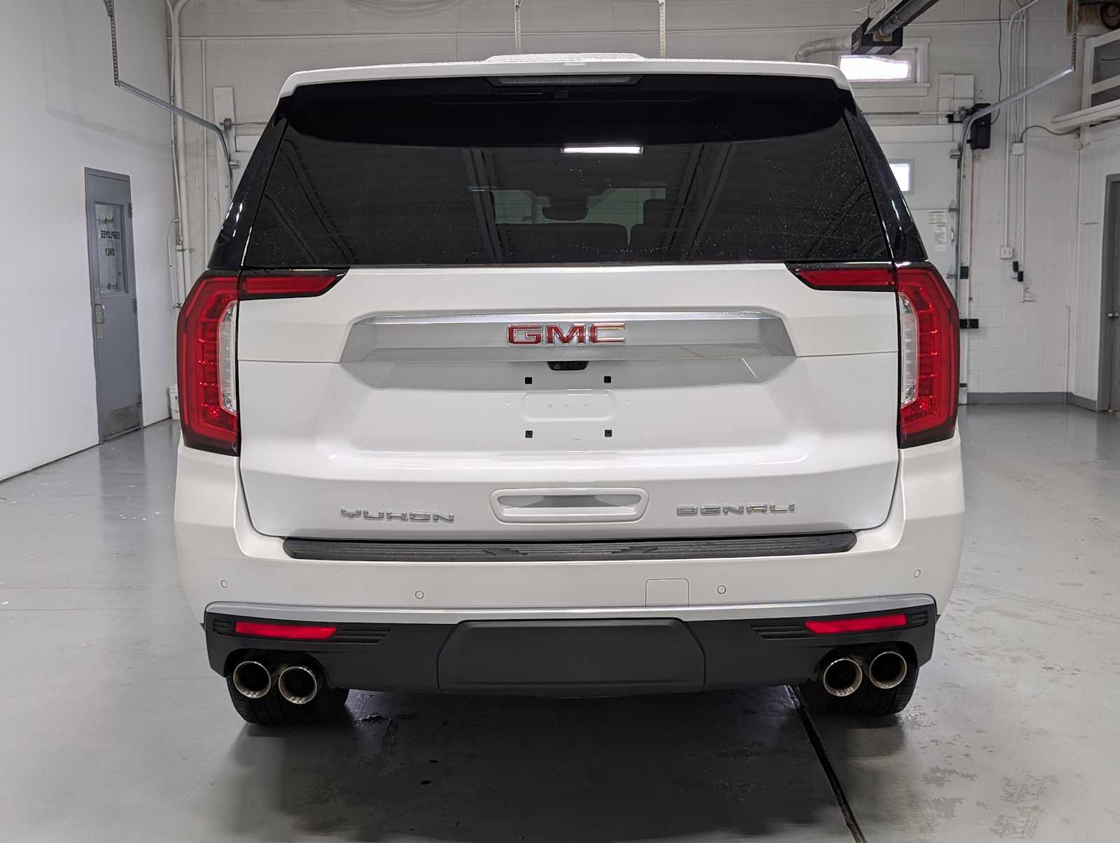 Used 2024 GMC Yukon Denali w/ Advanced Technology Package image 9