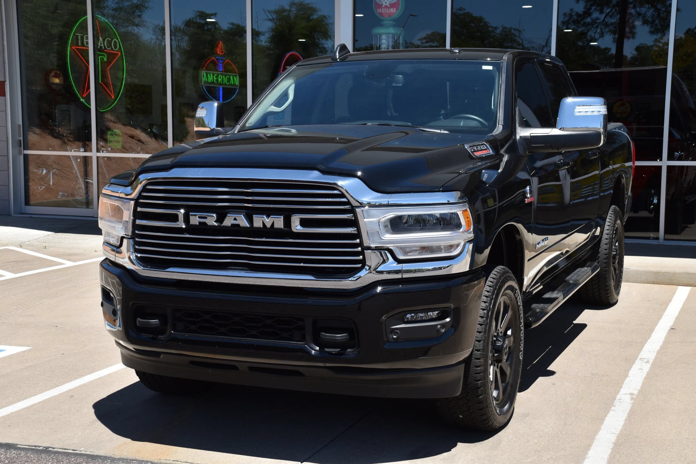 Used 2024 RAM 2500 Laramie AWD/4WD image 10