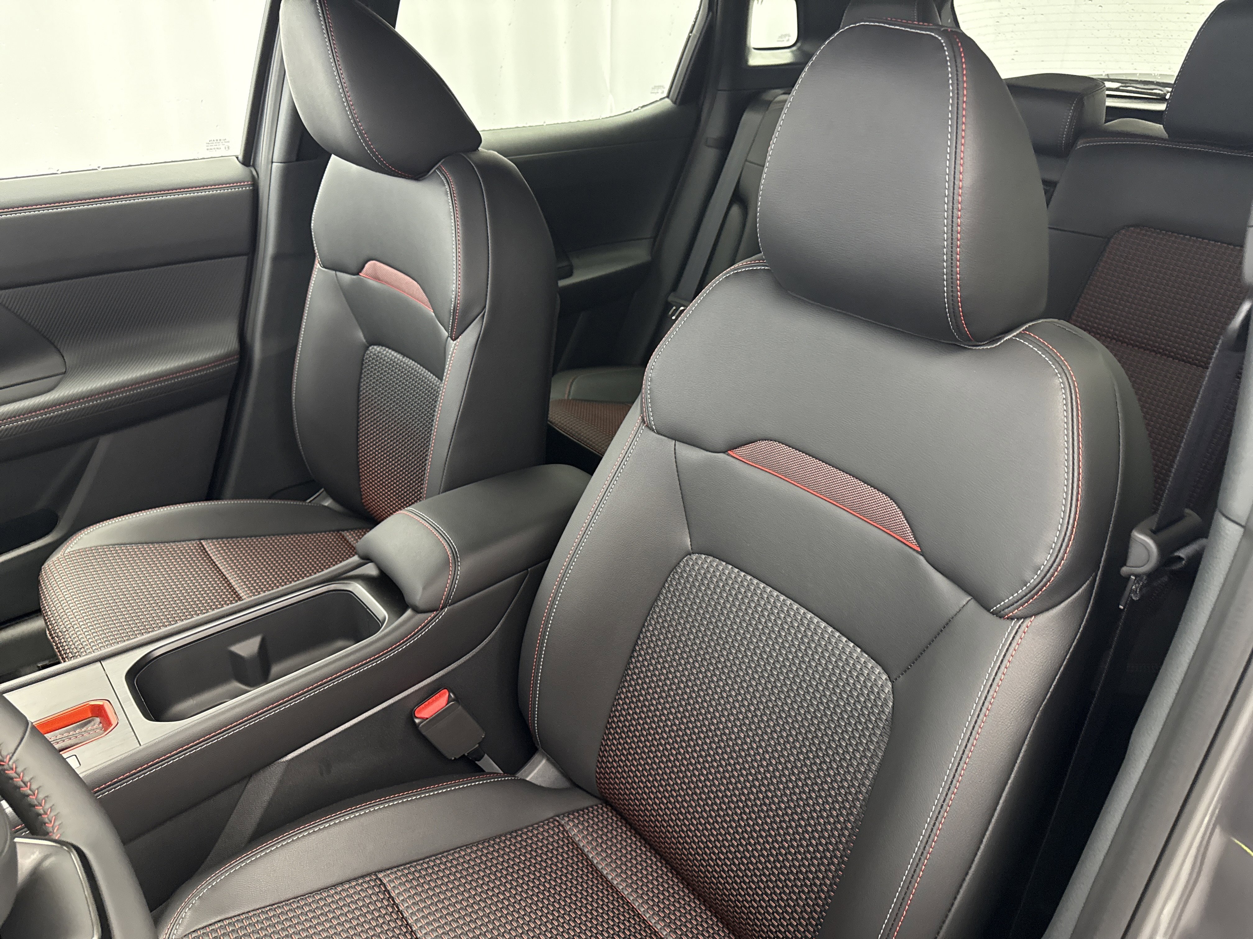 New 2026 Nissan Kicks SR image 8