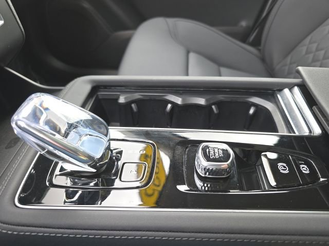 Certified 2025 Volvo XC90 B5 Plus image 37