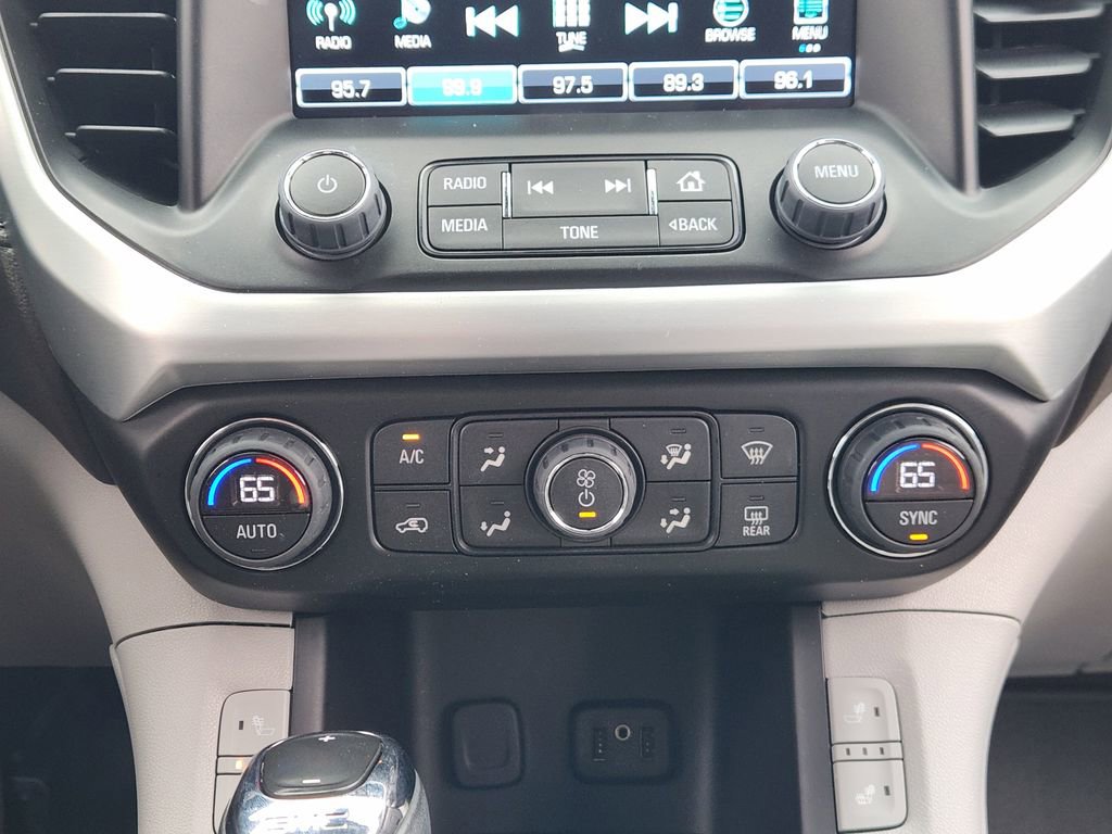 Used 2019 GMC Acadia SLT FWD image 18