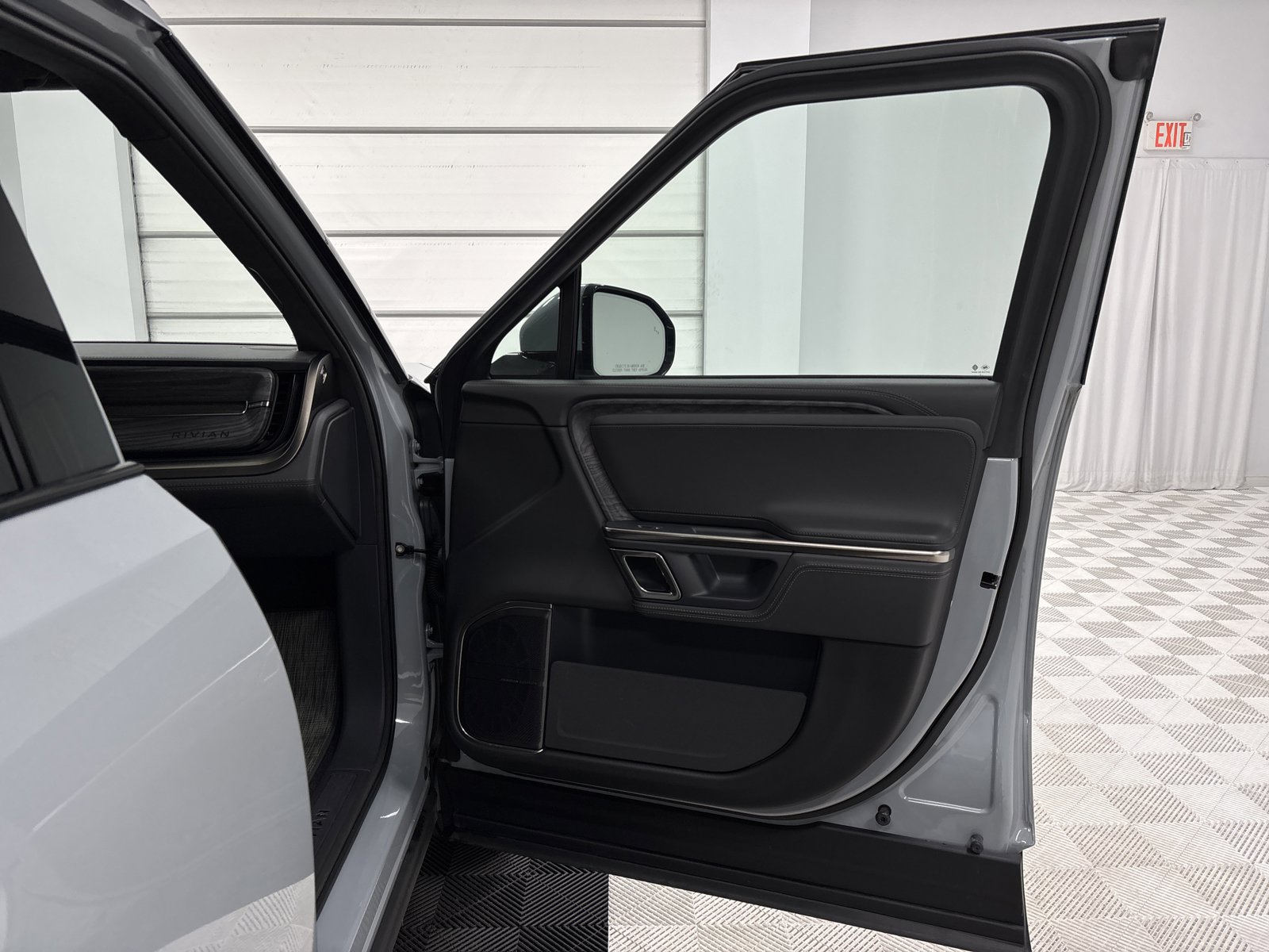 Used 2022 Rivian R1S Launch Edition image 18