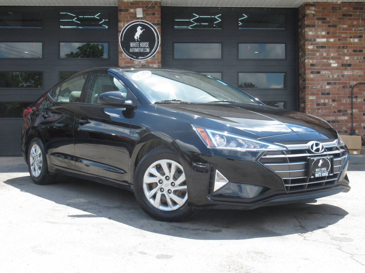 Used 2020 Hyundai Elantra SE w/ Cargo Package (C1) FWD image 1