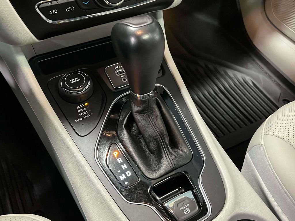 Used 2022 Jeep Cherokee Limited w/ Elite Package image 34