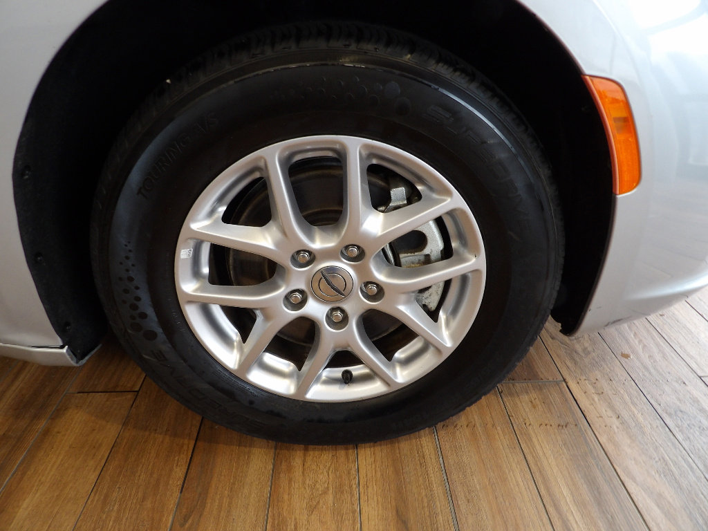 Used 2024 Chrysler Pacifica Touring-L FWD image 4