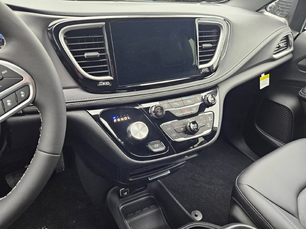 New 2026 Chrysler Pacifica Select AWD/4WD image 22