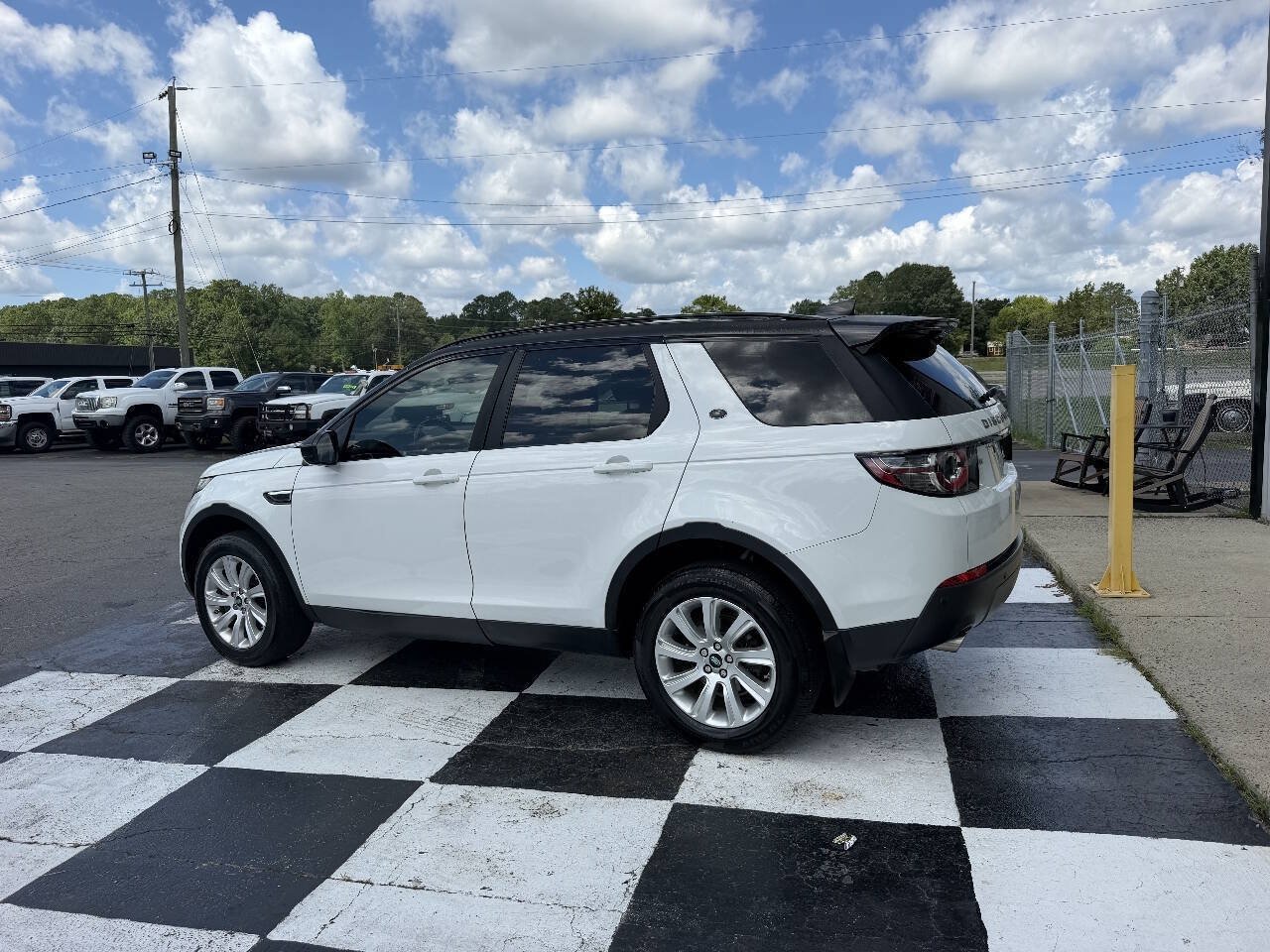 Used 2017 Land Rover Discovery Sport SE AWD/4WD image 7
