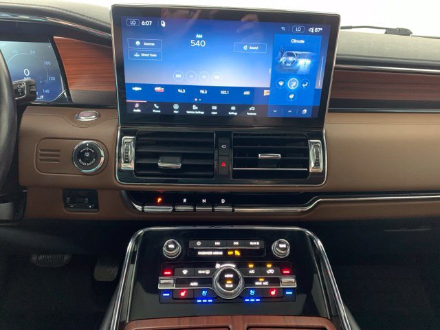 Used 2023 Lincoln Navigator Reserve w/ Equipment Group 201A AWD/4WD image 5