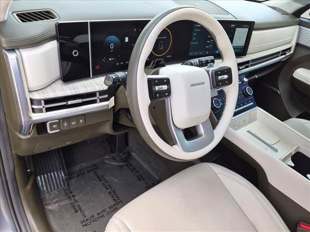 Used 2025 Hyundai Santa Fe Calligraphy AWD/4WD image 10