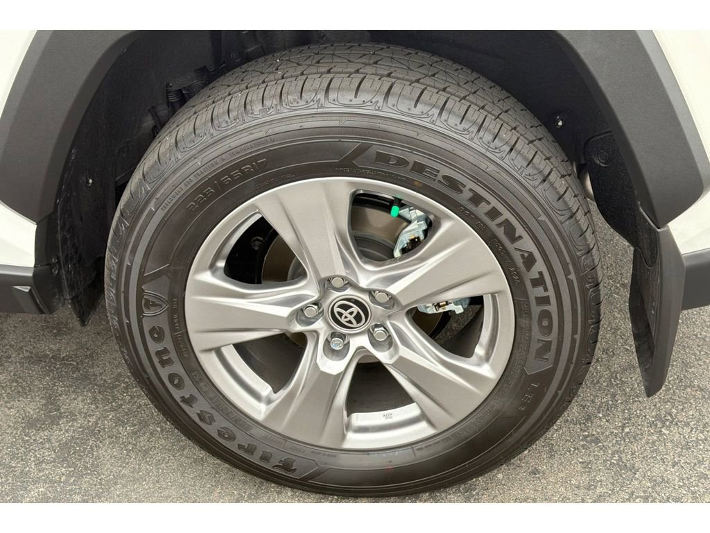 Used 2025 Toyota RAV4 XLE w/ Convenience Package image 4
