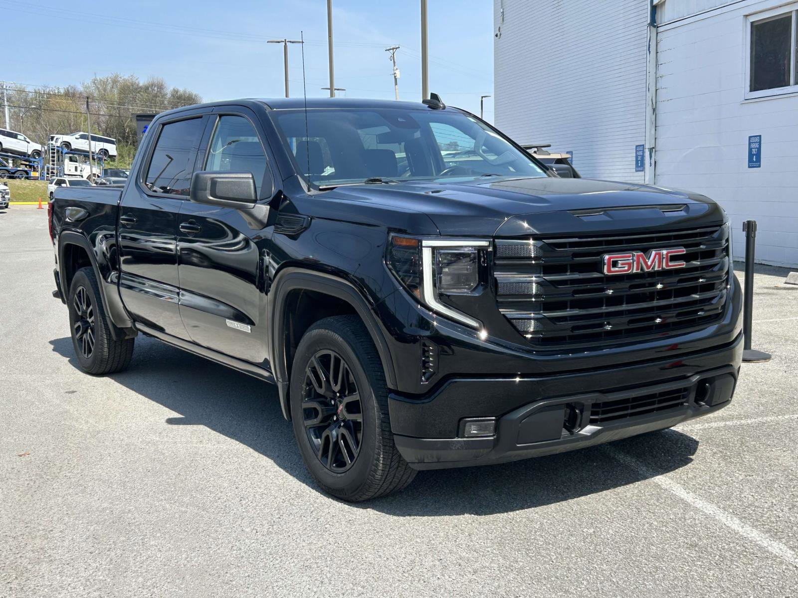 Used 2022 GMC Sierra 1500 Elevation image 1