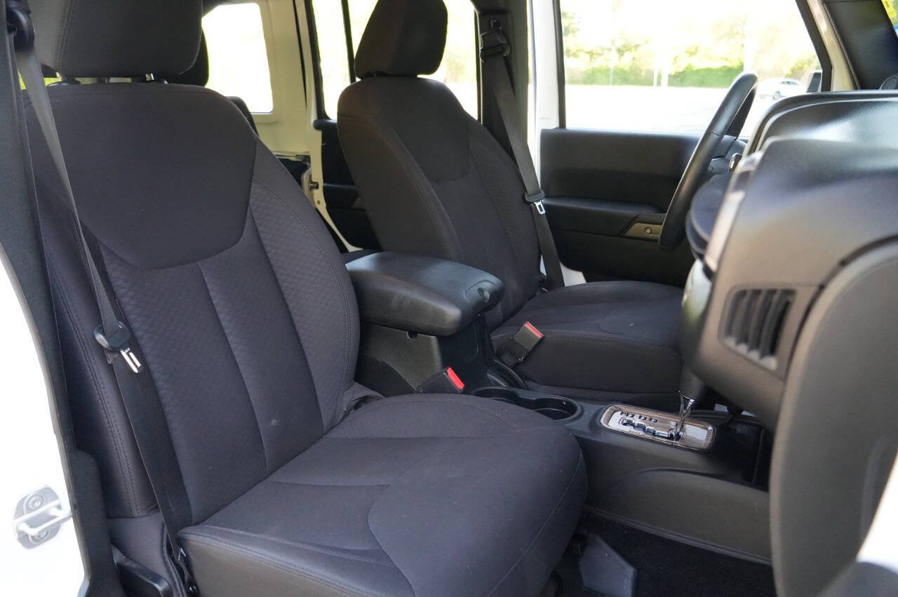 Used 2014 Jeep Wrangler Unlimited Sport w/ Mopar Black Appearance Group AWD/4WD image 17