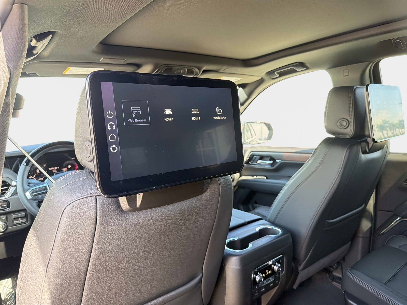 Used 2026 GMC Yukon Denali w/ Advanced Technology Package image 34