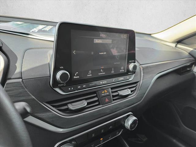 Used 2024 Nissan Altima 2.5 SV AWD/4WD image 13