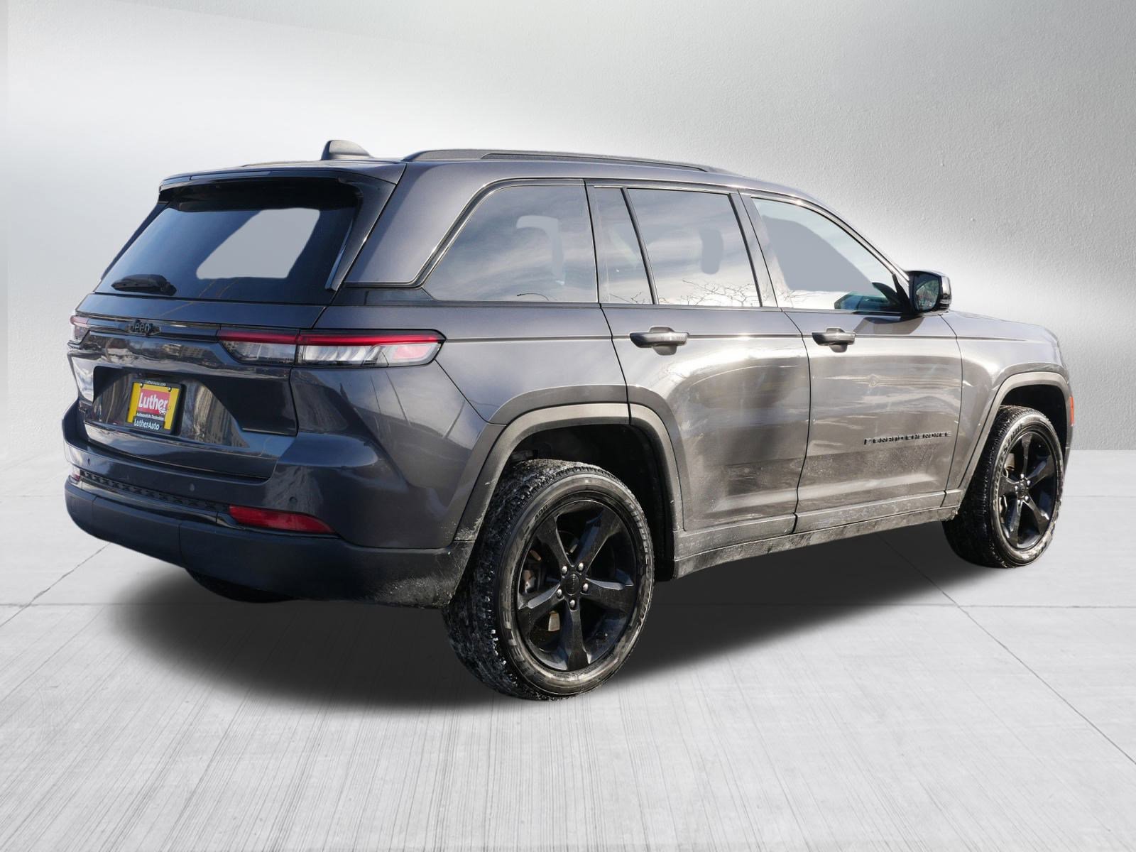 Used 2023 Jeep Grand Cherokee Altitude image 7
